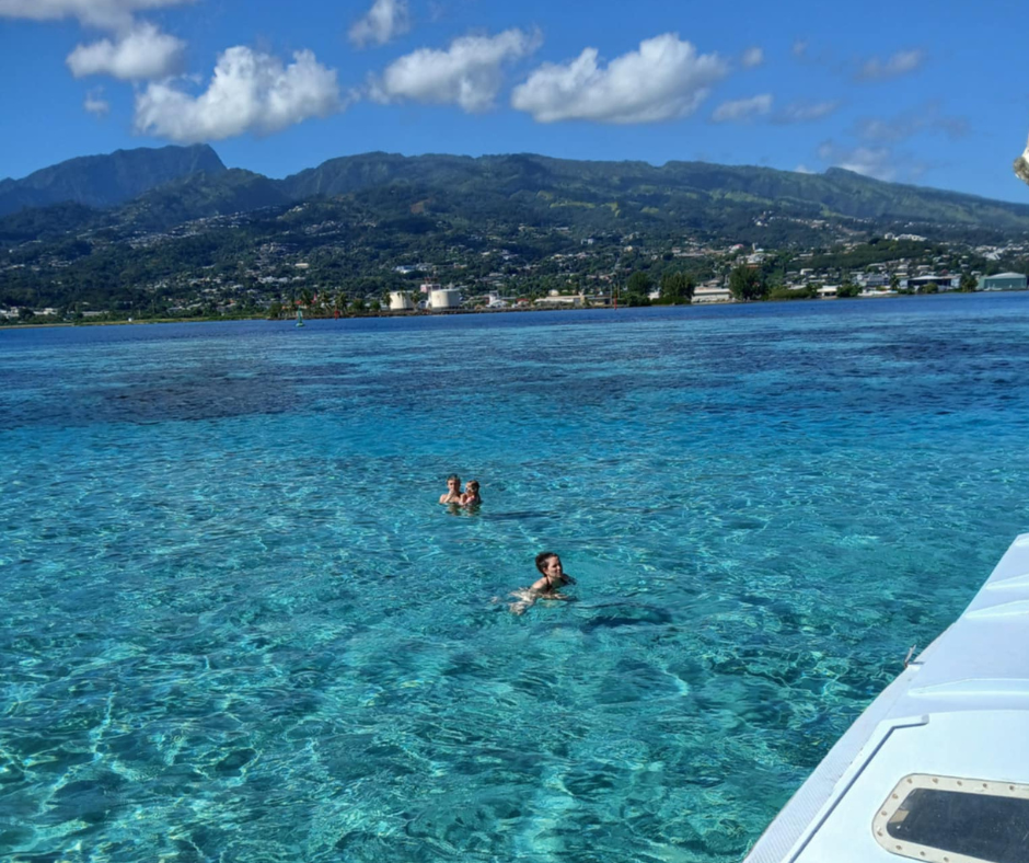 A bord de la pirogue Aorai sur le lagon de Tahiti